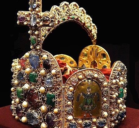 Imperial crown of the Holy Roman Empire, displayed in the Imperial Treasury at the Hofburg, Vienna, Austria